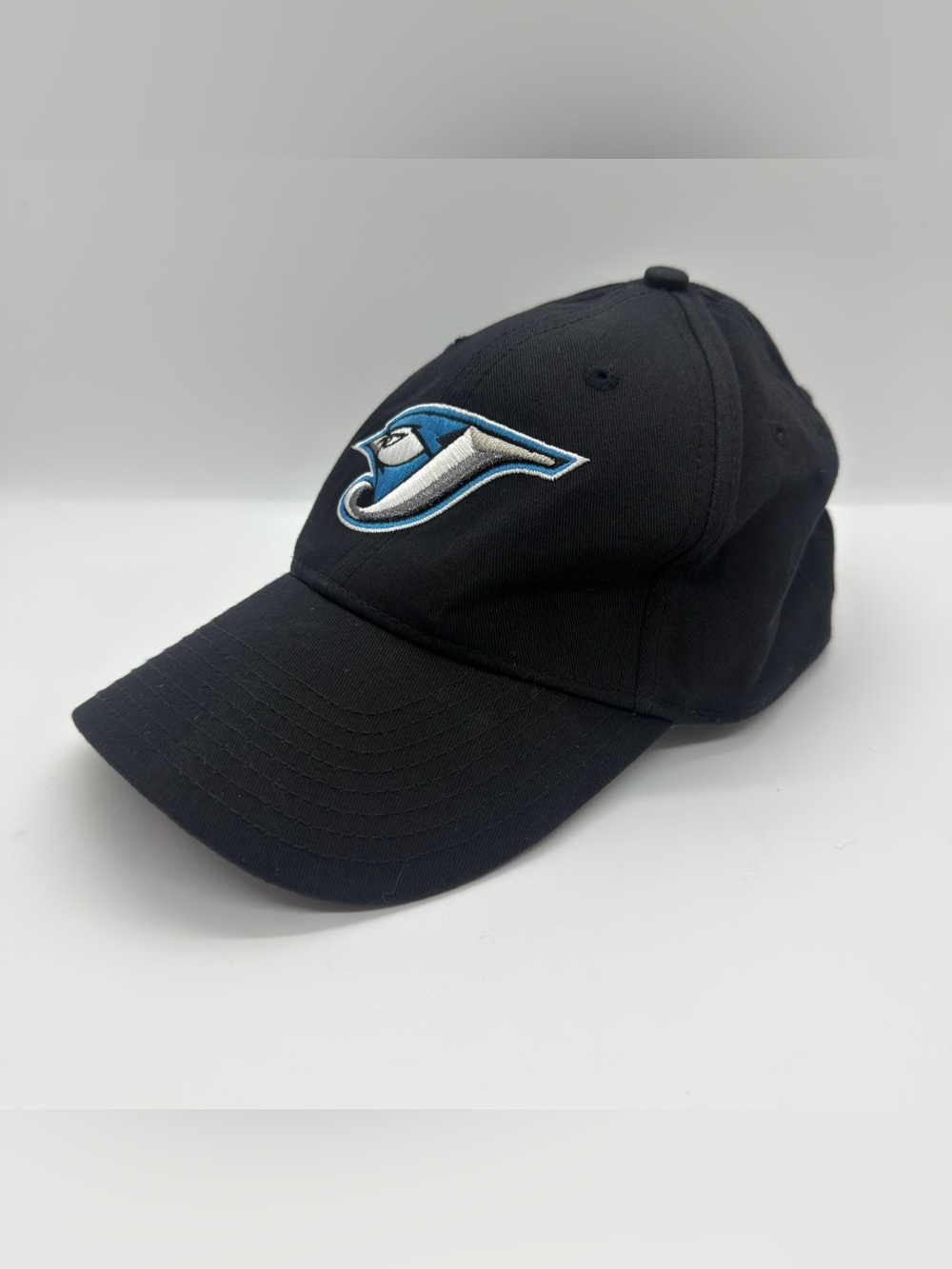 New Era Toronto Blue Jays Black Silver Embroidered Cap 🧢